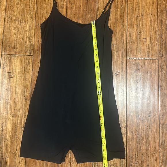 Weworewhat black scoop cami romper - Picture 4 of 8
